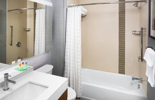 Moab Hotel | Relax in Elegance: Indulge in Luxe Stay, Pool, Hot Tub, and Delicious Breakfast!