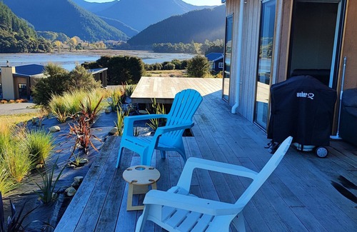 Saint Omer House | Relax in Kaiuma Bay Waterfront Home