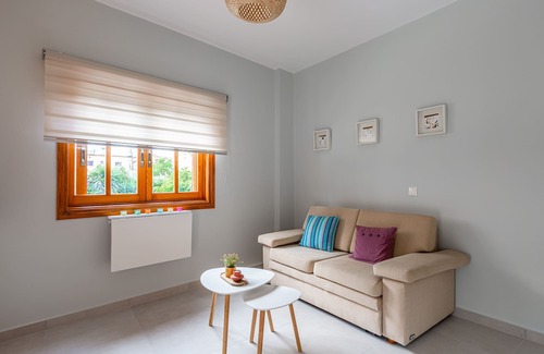 Kiveri Apartment | Relax in our charming 25 sq m studio, located 30 m. distance from sea of Kiveri!