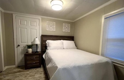 Greensboro House | Relax in Privacy in 2BR Beauty w/ Fire Pit & Grill