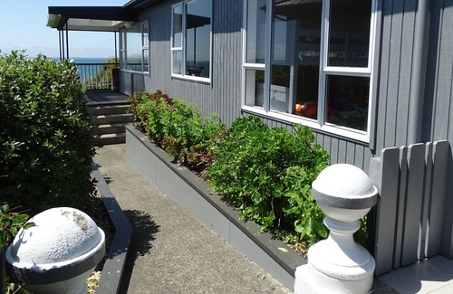 Riverton House | Relax in Riverton