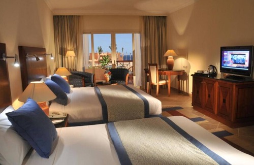 El Quseir Hotel | Relax in Style |3 Rooms, Coral Adventures, Spa Pampering & Seafront Pool Lounge