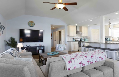 Cedar Lane House | Relax in Style: Beautiful 2-Bedroom Home on the Canal
