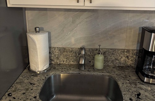 Waikiki Condo | Relax in Style: Waikīkī Condo w/Lanai