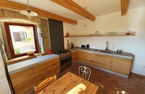 Koper Apartment | Relax in the countryside near the sea