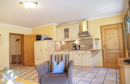 Obergrainau Apartment | Relax in the Heart of the Alps: Holiday Apartment in Haus Alpenstern "Almrausch"