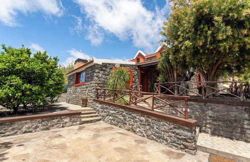 Calheta House | Relax in the middle of nature!