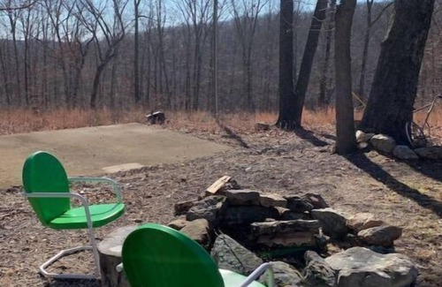 Cuba Cabin | Relax in the Ozark woods at a quiet nature retreat with a private walking trail.
