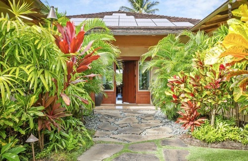 Kaupulehu House | Relax in this OceanView Estate w/Lava stone-lined Infinity Pool & Private Spa