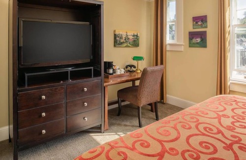 Astoria Hotel | Relax in Victorian Room w/Heated Tile Bathroom & River Views from Terrace