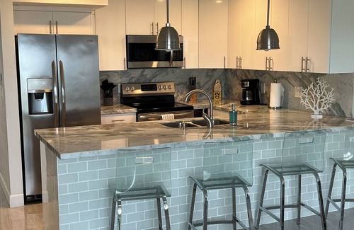 Monroe County Condo | Relax in your one bedroom Oceanfront Suite in Tavernier FL. Florida Keys.