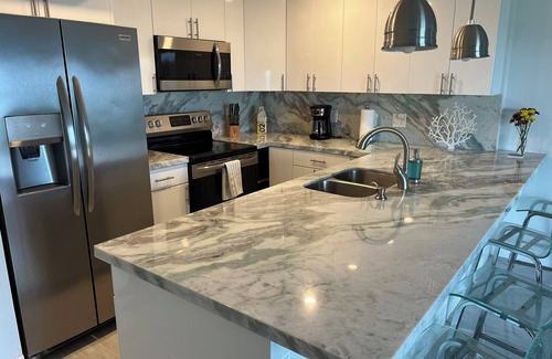 Monroe County Condo | Relax in your one bedroom Oceanfront Suite in Tavernier FL. Florida Keys.