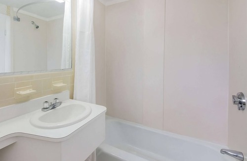 West Yarmouth Hotel | Relax Inn Cape Cod