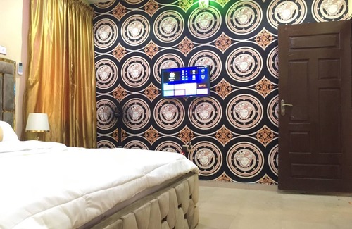 Abeokuta Apartment | "Relax like the Royals". Airport pick up/drop off/car hire with driver available