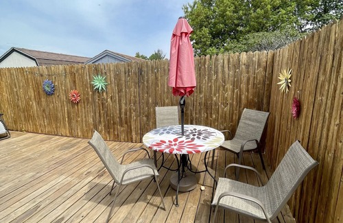 Escanaba Cottage | Relax on beautiful Lake Michigan - 5 minutes from town!