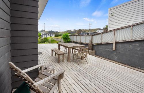 Waihi Beach House | Relax on Dillon - Waihi Beach Holiday Home