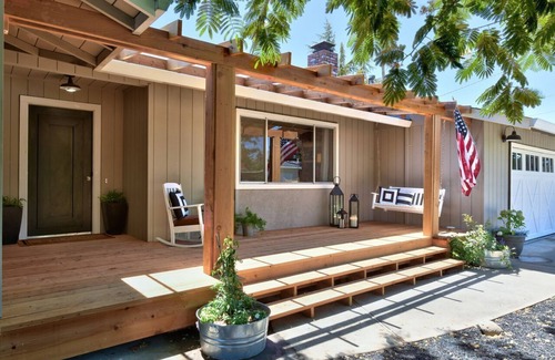 Sonoma House | Relax on hanging bed, enjoy Hot tub, fast WiFi, close to square, in the country