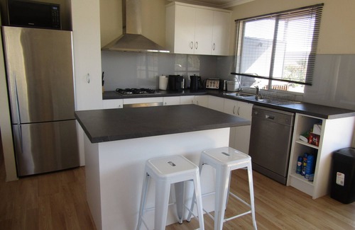 Minlacowie House | Relax on Royston - Dog friendly, short walk to the beach!