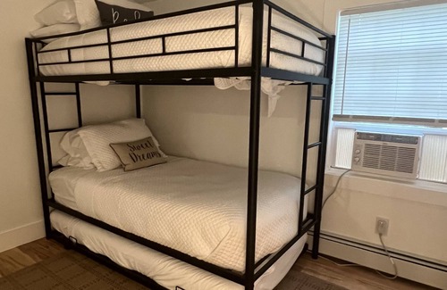 Russell House | Relax on the Run, 2BR, newly remodeled
