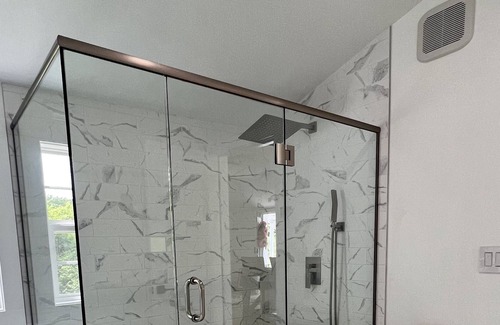Russell House | Relax on the Run, 2BR, newly remodeled
