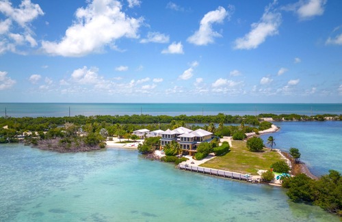 Marathon House | Relax on your Oceanfront villa on Seapalm island
