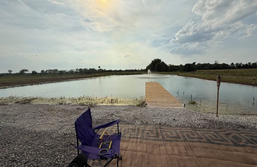Gardner House | Relax or fish on this private pond and watch the most beautiful sunsets from RV