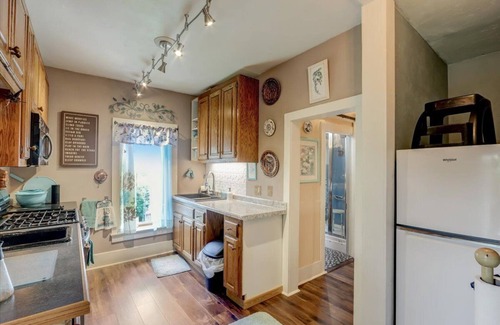 Lebanon House | Relax & Reboot in this Charming 2-Bedroom Townhome n