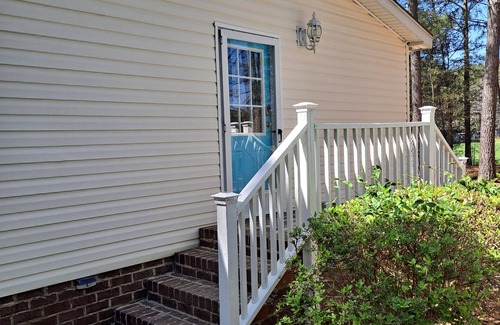 Northeast Raleigh House | Relax, Recharge, and Reconnect in Style – Modern Comfort Meets Small-Town Charmn