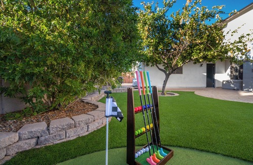 Chandler House | Relax & Recharge ~ FREE Heated Pool~Hottub~Game Rm ~ Putting Green~Arcades