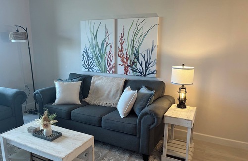 Naples Condo | Relax/Recharge in Paradise – Bundled Golf Course, Views & Modern Comfort
