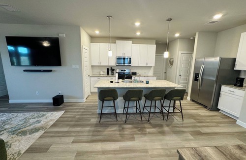 Southeast Houston House | Relax, Renew, Refresh - SF House