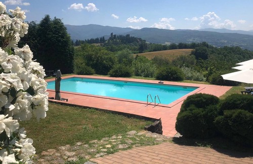 Pratovecchio House | Relax surrounded by greenery and a swimming pool overlooking the Castle!