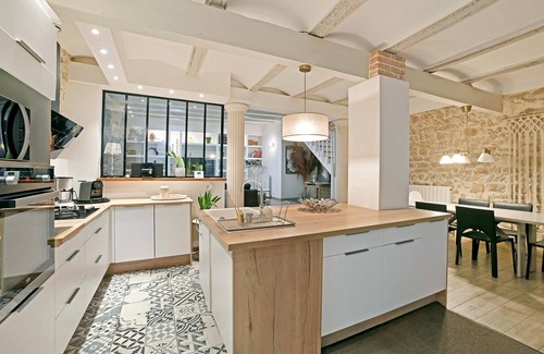 Bagnols-sur-Ceze House | Relax to the full in this beautiful vacation home with a long history.