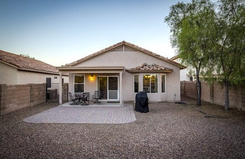 Cortaro House | Relax Tucson-Home Away from Home-1 level Living Bike-Walk path out front door