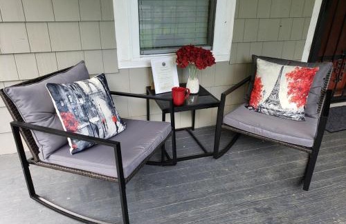 Woodfin House | Relax Under the Trees