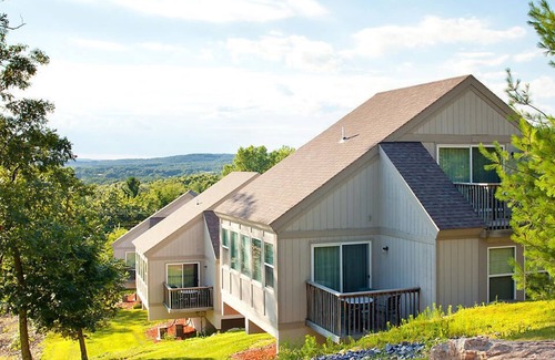 Wisconsin Dells Resort | Relax & Unwind! BGV's Christmas Mountain Village-3 BR 3 Bath Townhome
