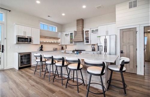 Ludington Condo | Relax & Unwind in a New Building with a New Heated Pool & Hot Tub, Sleep 13!