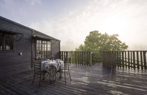 Stellenbosch Apartment | Relax with amazing views of vineyards & mountains in the heart of the Winelands!