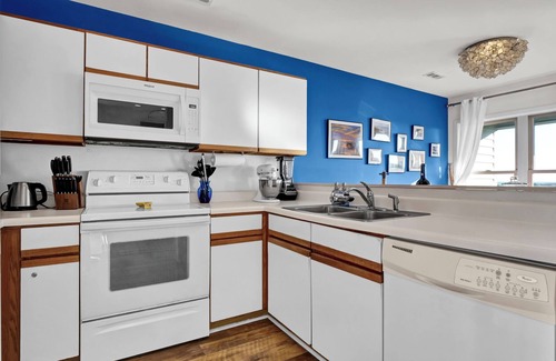Jacksonville House | Relax with Beach Access, Pool, and Scenic Views in Topsail Beach