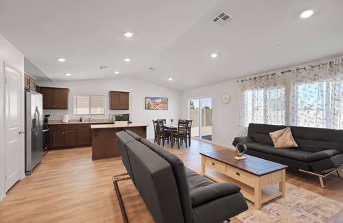 San Jacinto House | Relax with the whole family at this Mountain View peaceful place to stay.