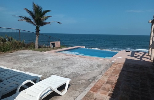 Emerald Coast House | Relax with the whole family at this peaceful place to stay.n