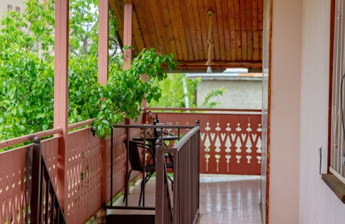 Telavi House | relax with the whole family at this peaceful place to stay.