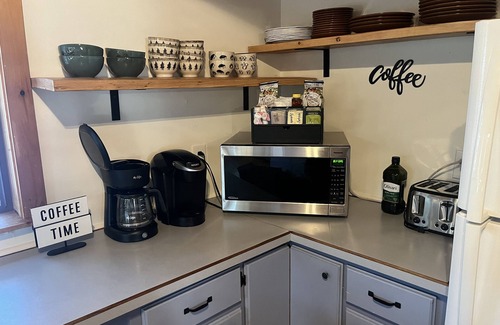 North Conway Cabin | Relax with the whole family at this peaceful 4 bedroom cabin.