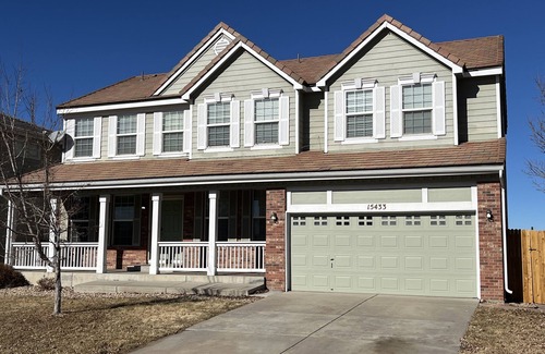 Centennial House | Relax with the whole family. Spacious home. Close to shopping and hiking trails