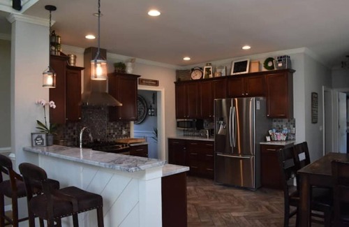 Gansevoort House | Relax within minutes to Saratoga w/privacy & green space, pool/pool house, 5Beds