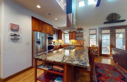 Travis Heights House | Relaxation Gem