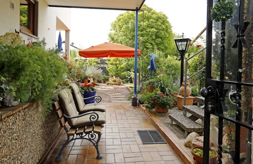 Ungstein Apartment | Relaxation in the middle of the vineyards
