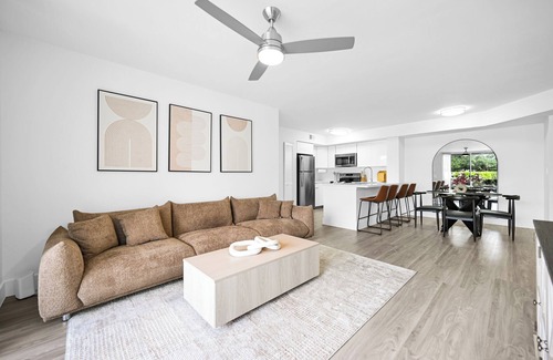 Deerfield Beach Apartment | Relaxation & Luxury | Pool | GYM | Parking | WIFI