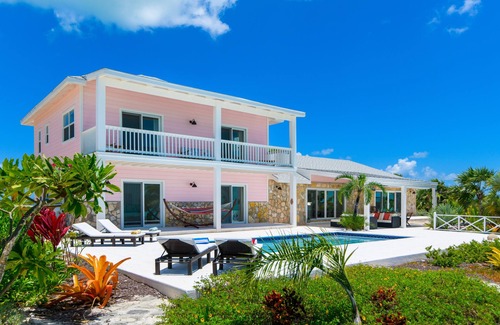 William's Town House | Relaxation, Seclusion and Luxury - all beachfront and poolside
