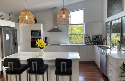 Sunrise Beach House | Relaxed beach living, with sea views, magical sunsets. 4 min walk to Beach.